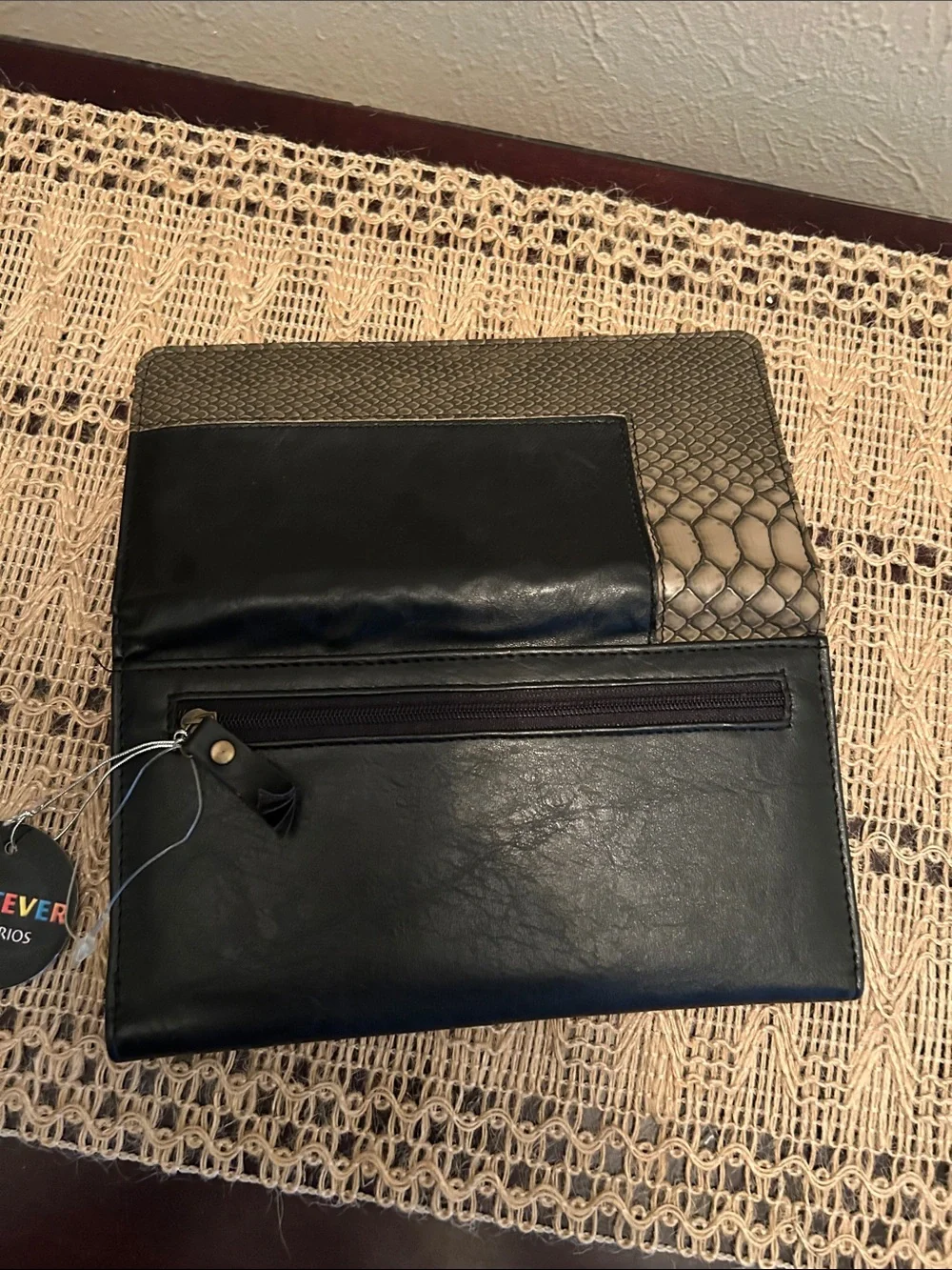 Leather & Embossed Snake-Clutch Wallet - Black/Olive